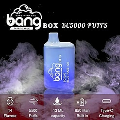 Reklambild för Bang Disposable Bang BC 5000 Box vape-enheten med smaken Blue Razz Ice, som visar 5000 bloss, 13 ml kapacitet, 650 mAh inbyggt batteri, typ-C-laddning och 14 smakalternativ mot en rökig bakgrund.