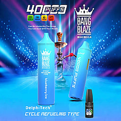 Reklambild som visar Bang Blaze Shisha-apparater med smaken Blueberry Ice, en vattenpipa i bakgrunden och produktspecifikationer som 40 000 bloss och typ av påfyllning med cykel.