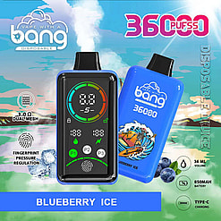 デジタルディスプレイデバイス、3600回の吸引回数、1.0Ωデュアルメッシュ、指紋圧力調整、36mlのE-リキッド容量、850mAhのバッテリー、Type-C充電などの仕様を備えた、ブルーベリーアイス風味のA Bang使い捨てベイプのプロモーション画像。鮮やかな風景を背景に設定されています。