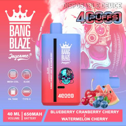 Werbebild des Einweg-Vaping-Geräts Bang Blaze Joycome mit farbenfrohem Farbverlaufsdesign, detaillierter Totenkopfgrafik, 4000 Zügen und hervorgehobenen Geschmacksrichtungen Blaubeere, Cranberry, Kirsche und Wassermelone.