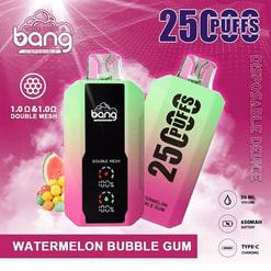 En reklambild för Bang-engångsvapen i vattenmelonbubblandummismaken, med rosa och gröna gradientenheter med tekniska detaljer som '25, 000 puffar, '30 ml volym, 650 mAh batteri och typ-C-laddning, mot en färgglad bakgrund med grafik av vattenmelon och bubbelgummi.