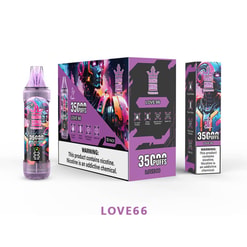 Un ensemble de produits Vape King Bang King avec une grande bouteille et une boîte correspondante pour la saveur «Love 66», conçue avec des graphismes vibrants et futuristes, et étiquetés avec des informations sur 35 000 bouffées et des avertissements de contenu de la nicotine.