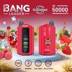 Een reclame voor een vape-apparaat van Bang Leader met een rood ontwerp, dubbele smaakfunctie, een capaciteit van 50.000 trekjes en een Type-C-oplaadpoort. De achtergrond bevat afbeeldingen van fruit die smaken symboliseren.