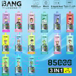 Farbenfrohe Aufstellung der Einweg-Bang-Legende 3-in-1-Dampfgeräte mit jeweils eine Cartoon-Zeichnung und verschiedene Geschmacksoptionen, die vor einem blauen Gradientenhintergrund angezeigt werden, wobei Text-Herd-Funktionen wie 85.000 Puffs, Maschenspulenart und USB-Typ-C-Ladekompatibilität.