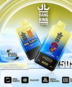 Red Bull Strawberry Banana フレーバーを特徴とする Bang King 50000 デュアル フレーバー ベイピング デバイスのプロモーション バナー。50,000 回の吸引容量、調整可能なエアフロー、メッシュ コイル テクノロジー、およびスタイリッシュな氷山を背景にしたスクリーン ディスプレイを紹介しています。