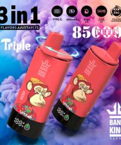 カラフルな蒸気の背景に、漫画の猿のアートワークと「3 in 1」フレーバー機能を備えた 2 つの赤い Bang King Triple 85000 ベイプ デバイスを示すプロモーション画像。