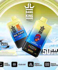 Red Bull Strawberry Banana フレーバーを特徴とする Bang King 50000 デュアル フレーバー ベイピング デバイスのプロモーション バナー。50,000 回の吸引容量、調整可能なエアフロー、メッシュ コイル テクノロジー、およびスタイリッシュな氷山を背景にしたスクリーン ディスプレイを紹介しています。