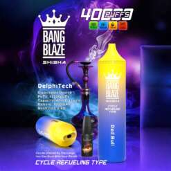 Bang Blaze 40000 Oil 使い捨てシーシャ デバイスを特集したプロモーション グラフィック。40,000 パフの容量、40 ml の e-リキッド容量、1000 mAh バッテリー、0.6Ω メッシュ コイルなどの機能を強調し、水ギセルの画像と Red Bull フレーバー ボトルが描かれた鮮やかな紫と青の背景に設定されています。